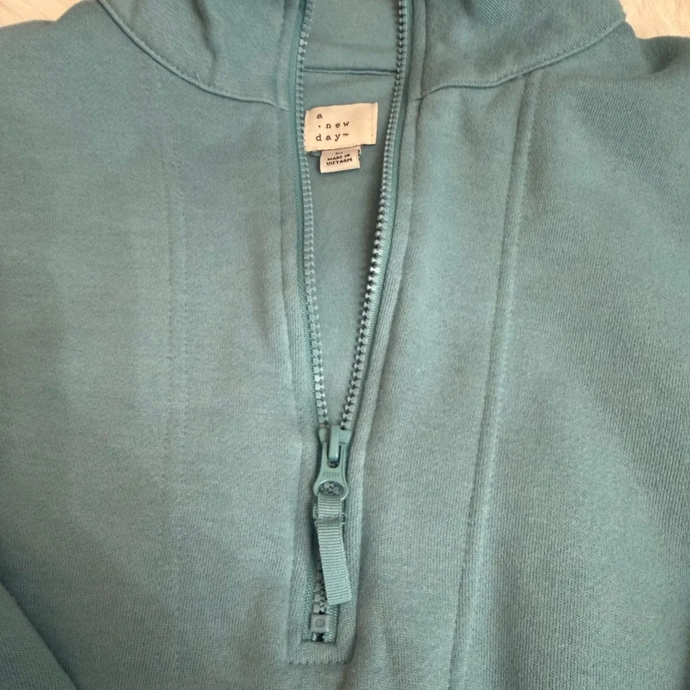 Teal/Turquoise Quarterzip - Picture 4 of 5